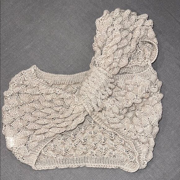 NEW Cream Crop Top with Intricate Textured Design - Picture 1 of 4